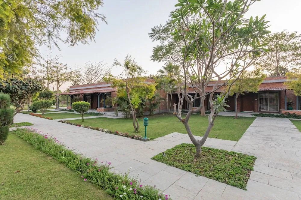 OYO 28692 Nandan Resort
