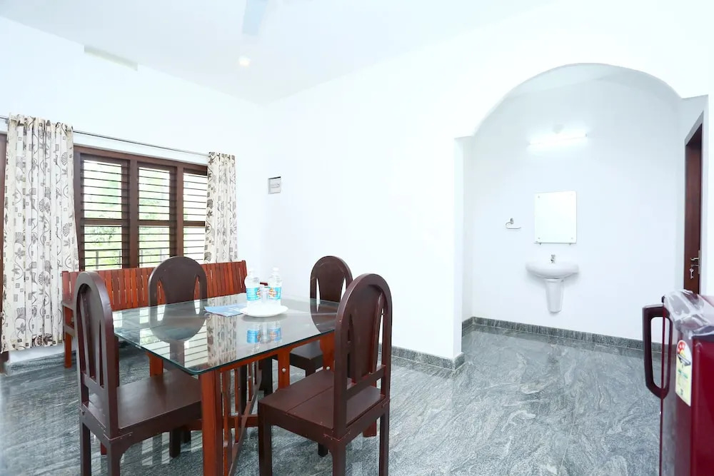 OYO 14841 Indra Holiday Home