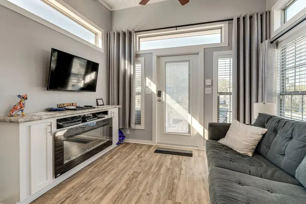 Austin Tiny Home: Fireplace, Shared Pool & Hot Tub