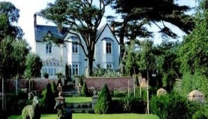 Wollaston Lodge