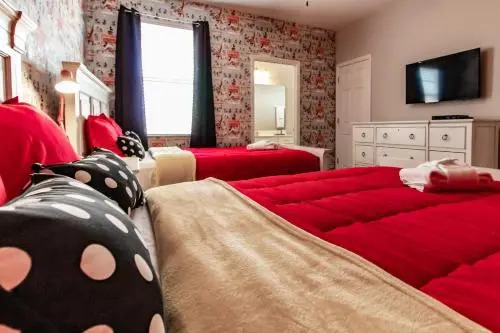 ACO PREMIUM – 8 Bd with Pool and Spa (1721)