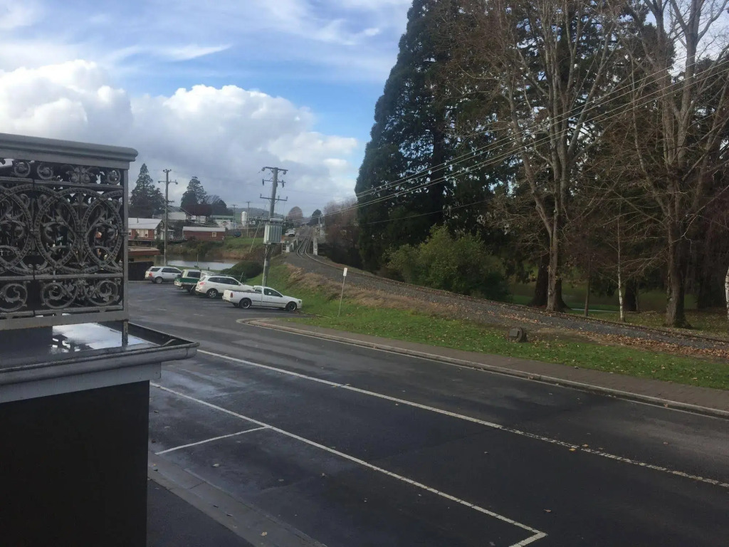 Deloraine Hotel