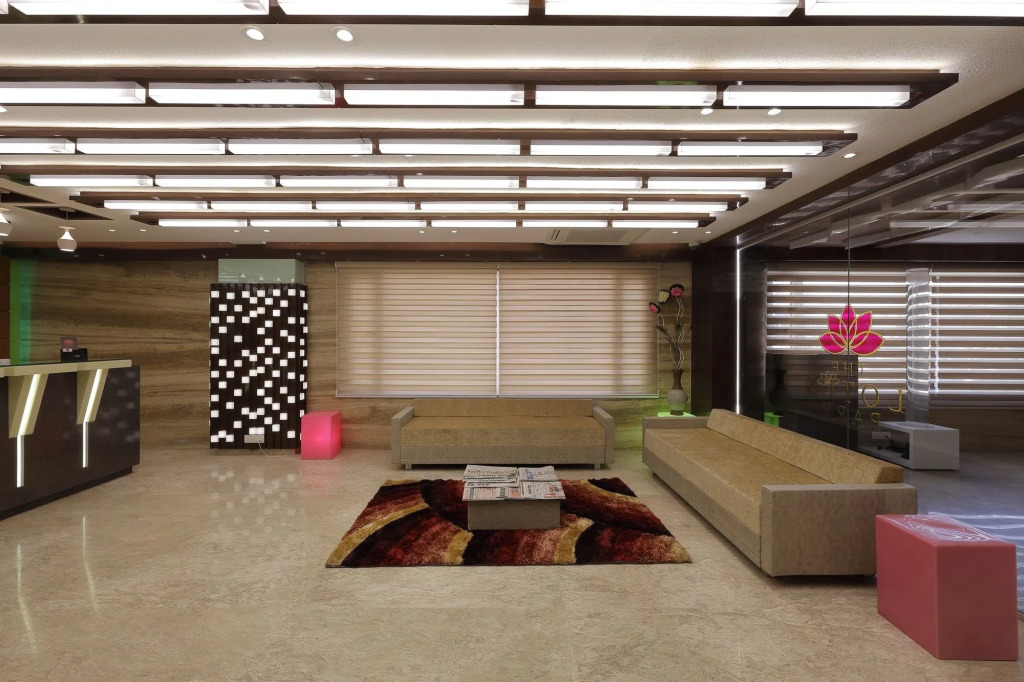 HOTEL THE LOTUS PARK