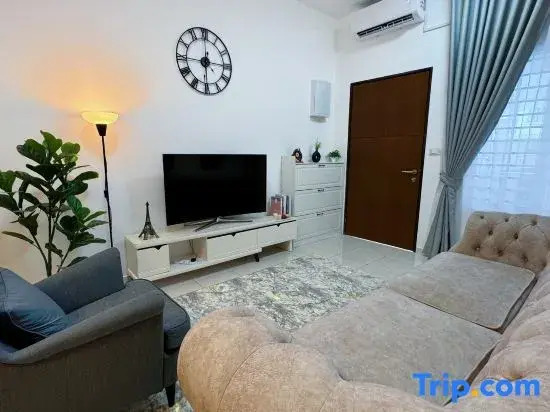 Kota Warisan Fully Air-Con 4 Bedroom Homestay