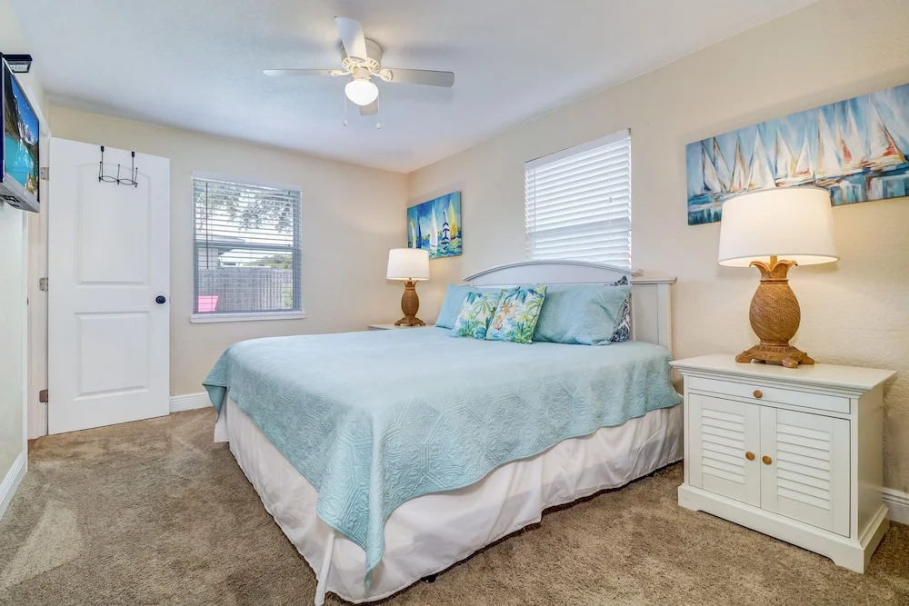 New Listing! Spacious Haven W/ Pool & Hot Tub 5 Bedroom Home