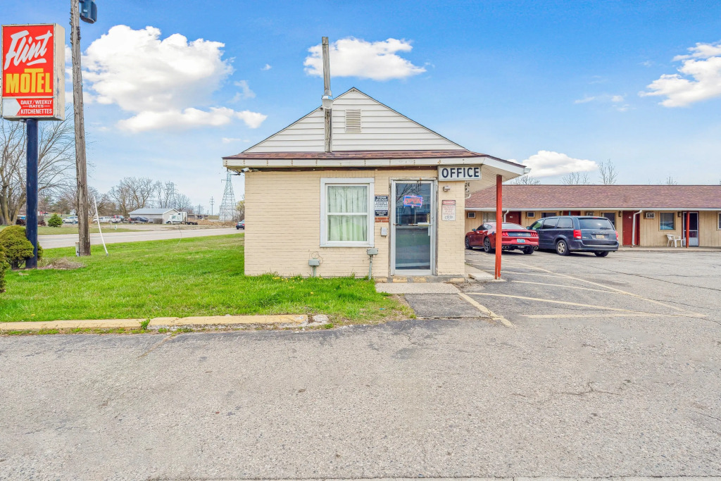Flint Motel by OYO MI Near I-475