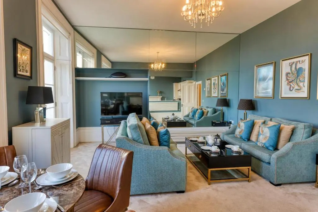 The Regency - Sea views and a modern art deco style interior