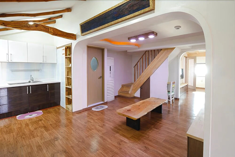 Yeosu Tirol Pension