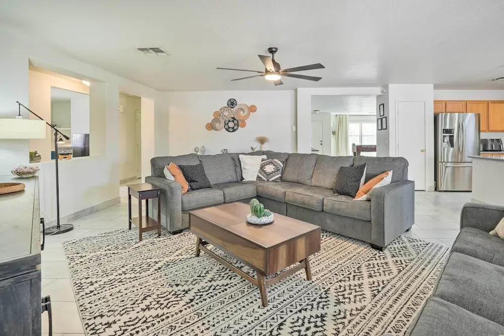 2 Mi to State Farm Stadium! Family-friendly Home