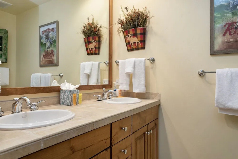 B107 Beaver Creek Landing 3 Bedroom Condo by RedAwning
