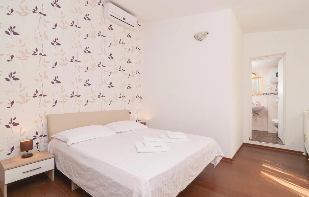 5 Bedroom Cozy Home In Stomorska