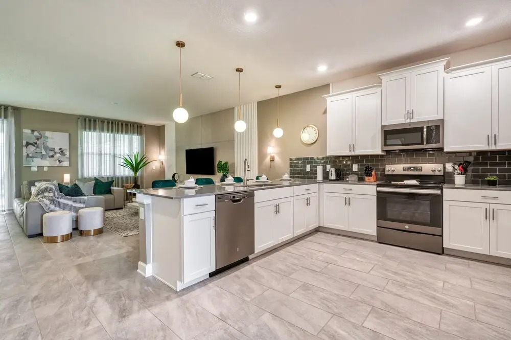 9 Bedrooms 5 Bathrooms Storey Lake 2874 Bd