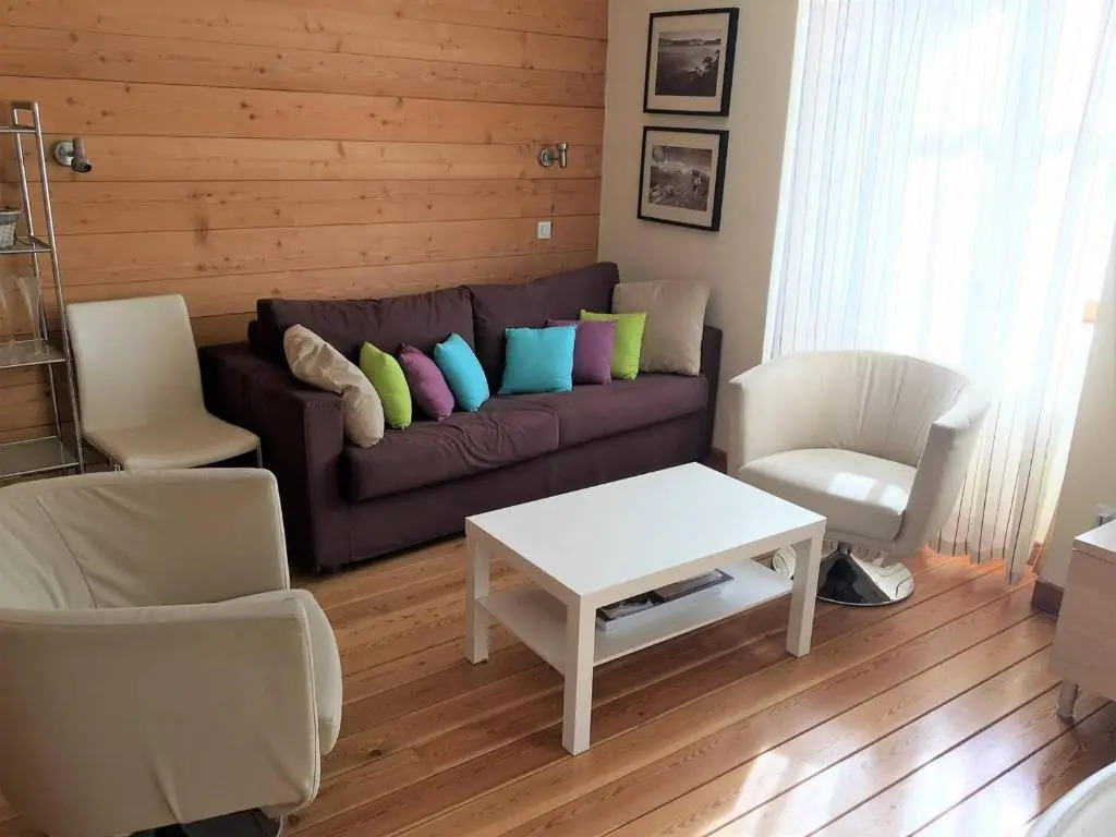 Appartement rénové 3 pièces, proche gare et remontées mécaniques - FR-1-330C-84