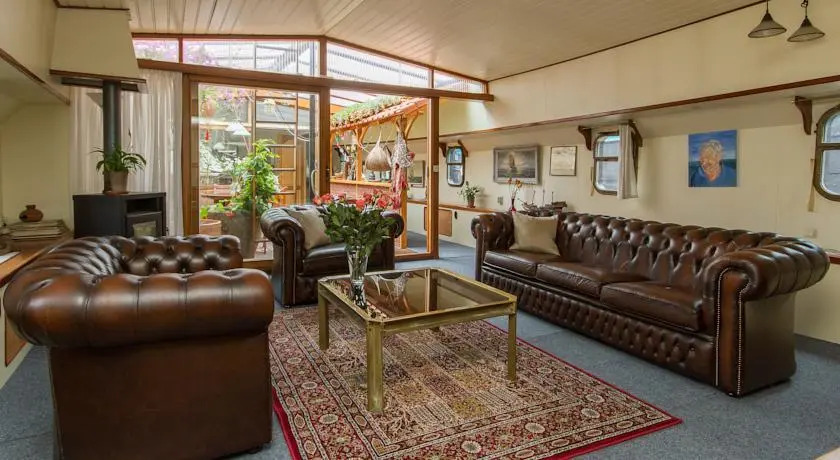 Captains Place