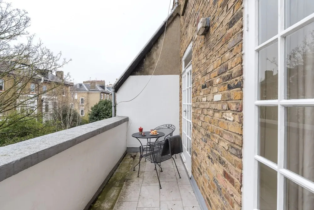 A Place Like Home - 2 Bedroom Apartment in Chelsea