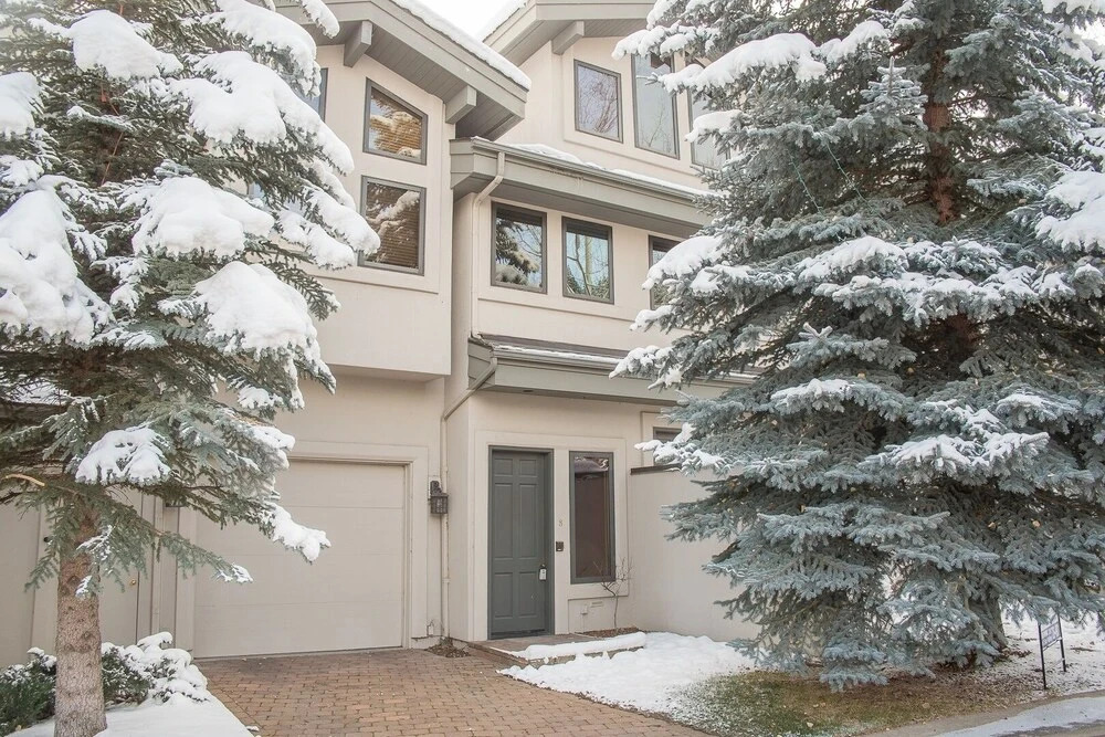 Pinnacle #8 - 3 Br Condo