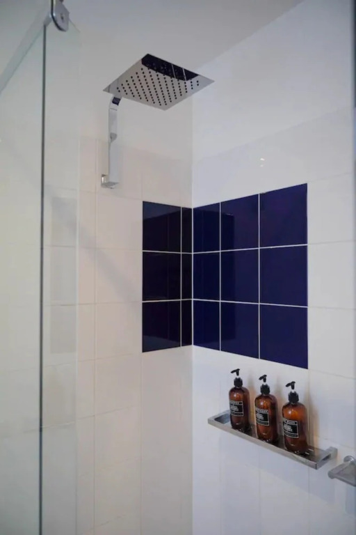 Modern 2 Bedroom Apartment Close To Beach and City