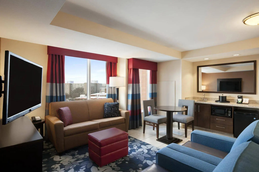 Hampton Inn & Suites Madison Downtown