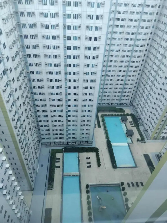 Spacious 1-bedroom Condo in Quezon City With Private Pool