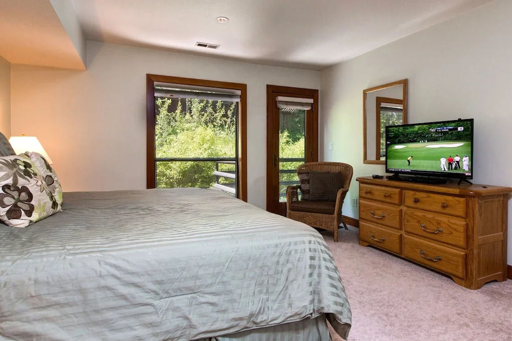 2BR 2BA Silver Cliff Condo by RedAwning