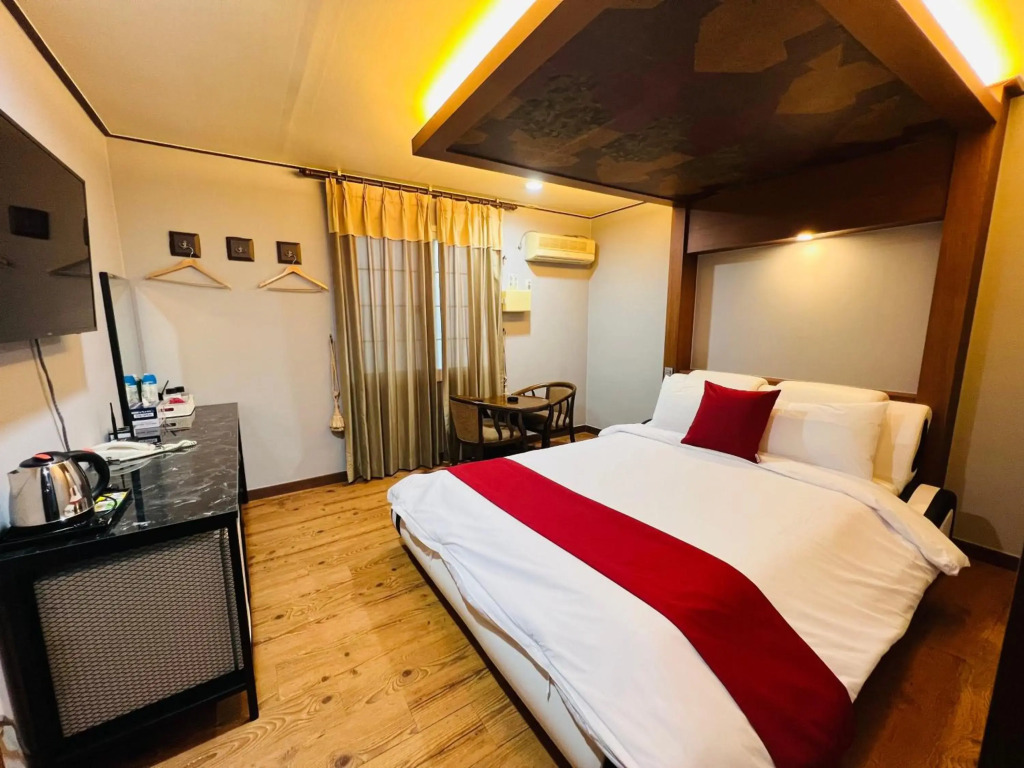 Sweet Hotel