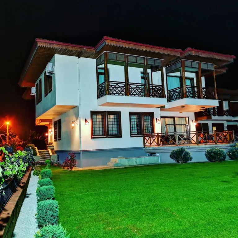 Enchanting Villa Near Firtina River With Backyard