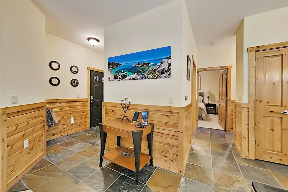 10917cin 2 Bedroom Condo