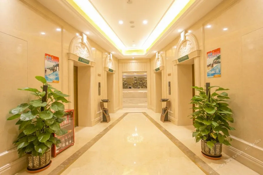 重庆市解放碑洪崖洞富悦丽呈酒店