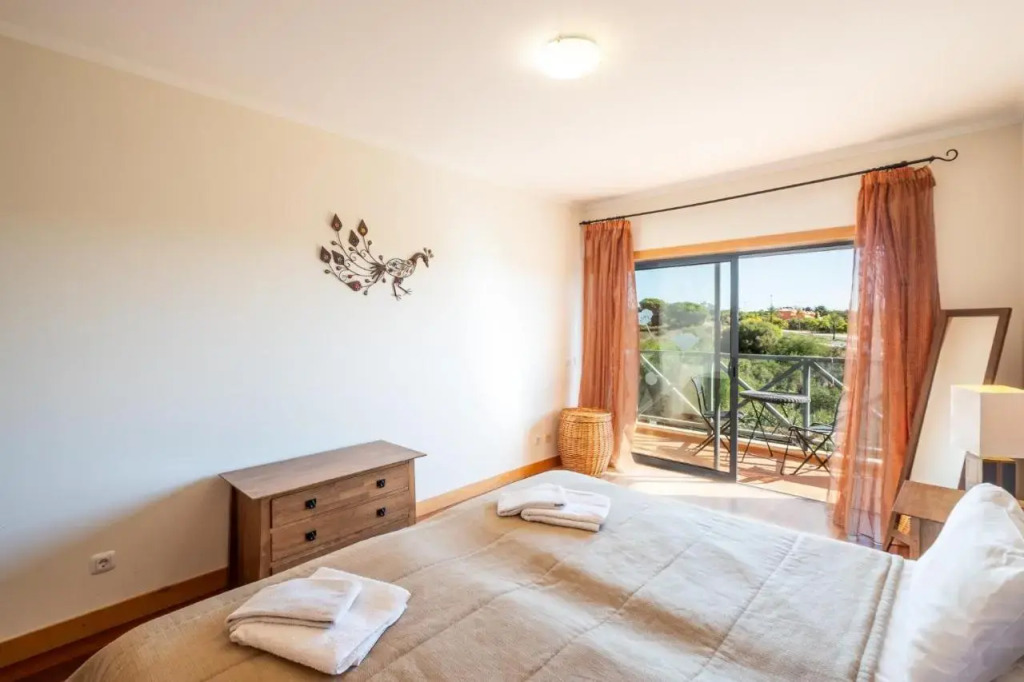 #069 Stunning Flat Near New Town w Pool View
