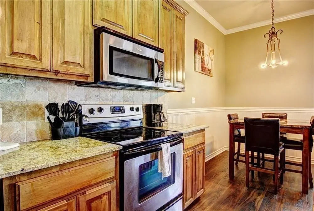 2BR 2BA Beautiful House with Ocean Views by RedAwning