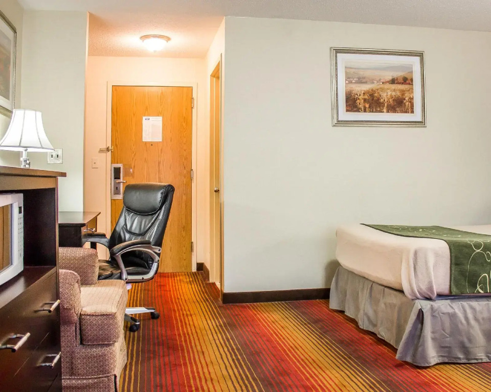 Rodeway Inn MacArthur Airport