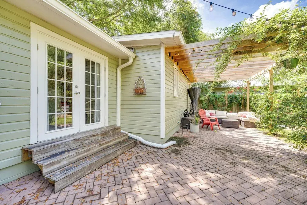 1 Mi to Lake Dora: Cottage w/ Shared Yard & Patio!
