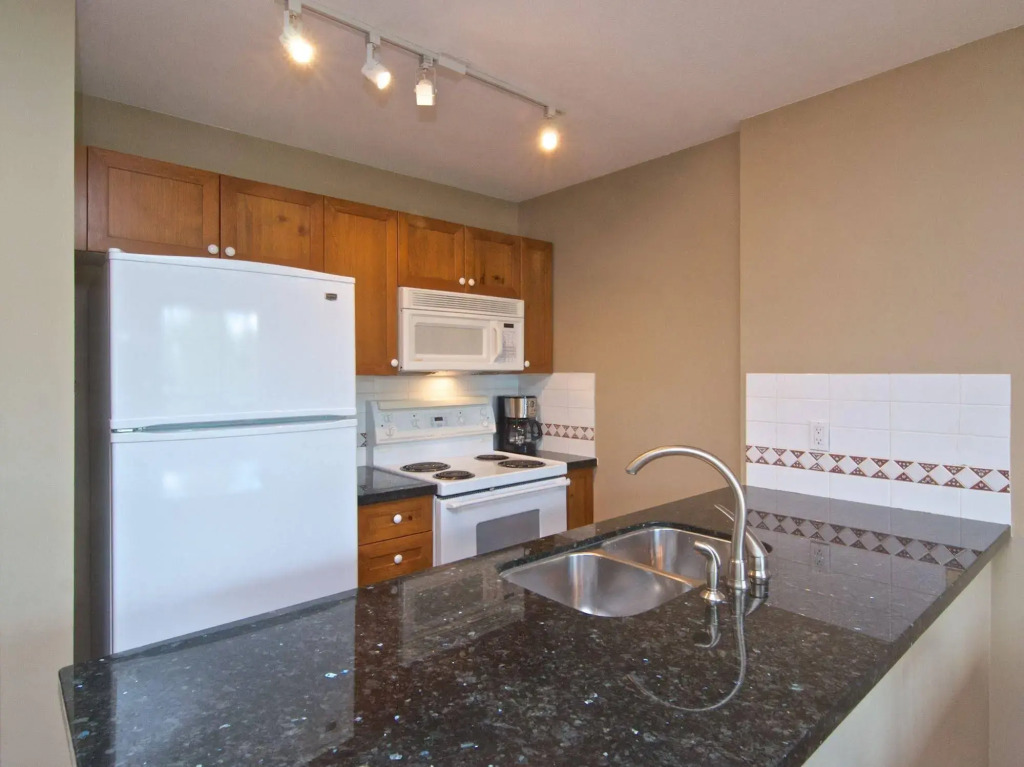 Town Plaza, Unit 256