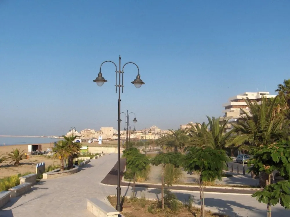 The Wisteria Apartment Near to Main Beach