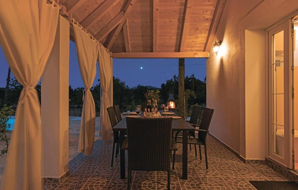 Two-Bedroom Holiday Home In Radonic