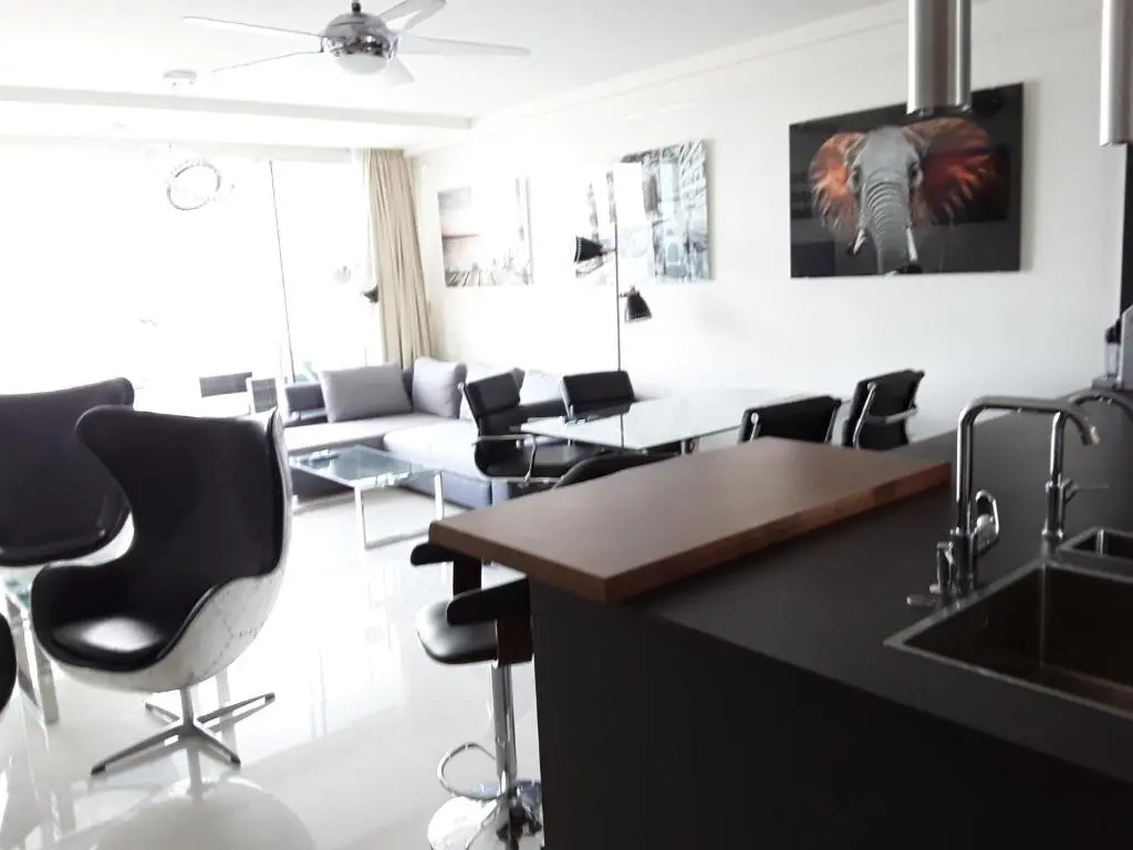 136 A First Line sleeps 6