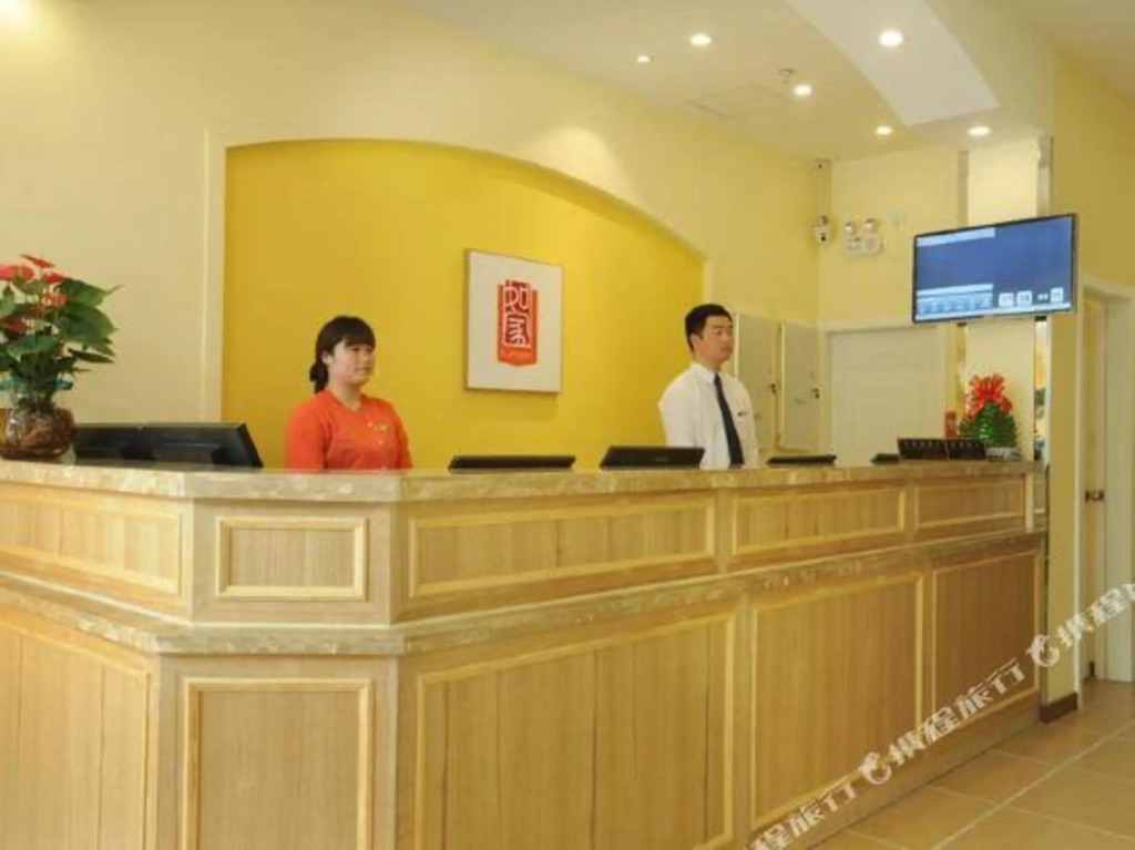 Home Inn (Wuhan Guanggu Avenue Media and Communications College)