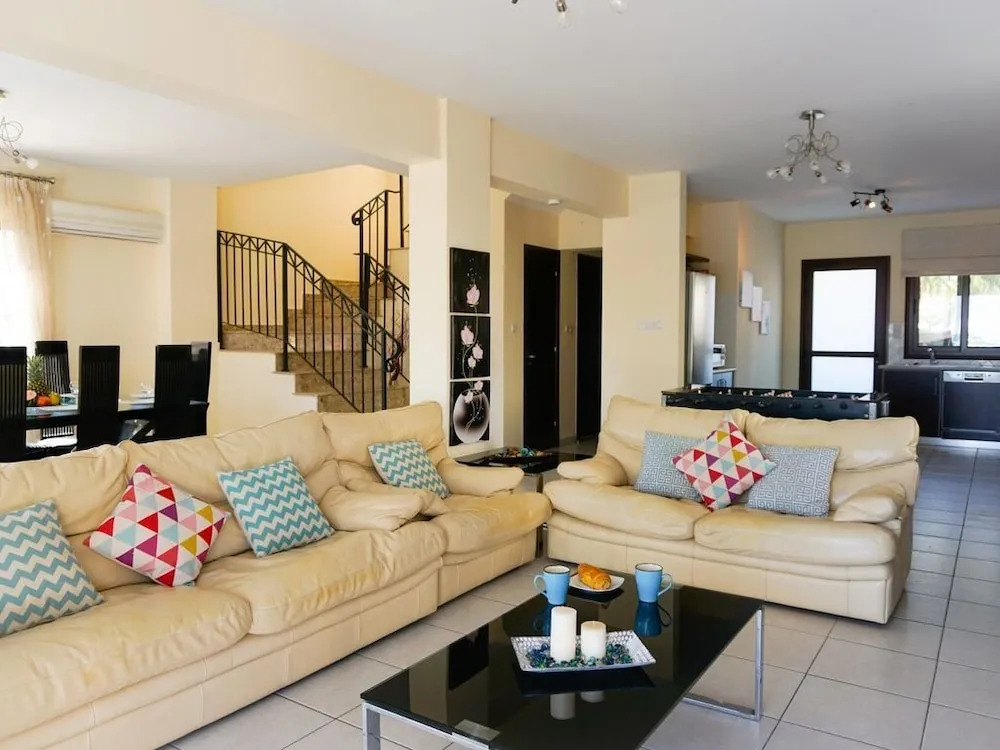 Sea Front Oceanus H3 by Ezoria Villas