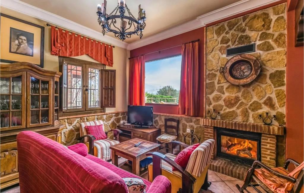 Amazing home in Crdoba with 4 Bedrooms, Private swimming pool and Outdoor swimming pool