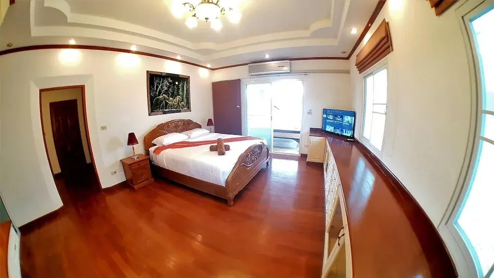 JOOPLAND Luxury Pool Villa Pattaya Walking Street