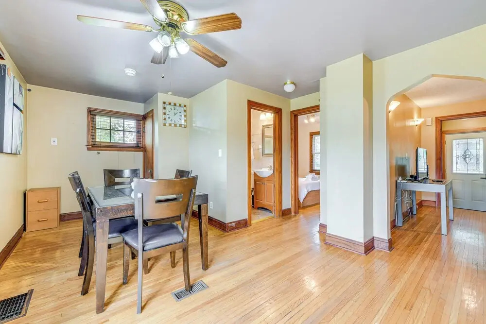 Large Yard & Furnished Deck: Cheektowaga Getaway!