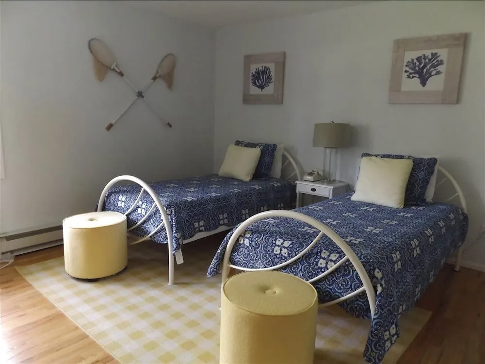 Dering Harbor Inn