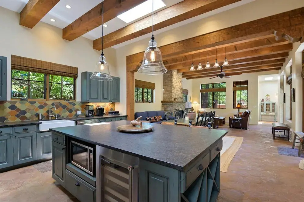 Casa Cuervo - Luxury Home With Gorgeous Amenities a Block off Canyon Rd