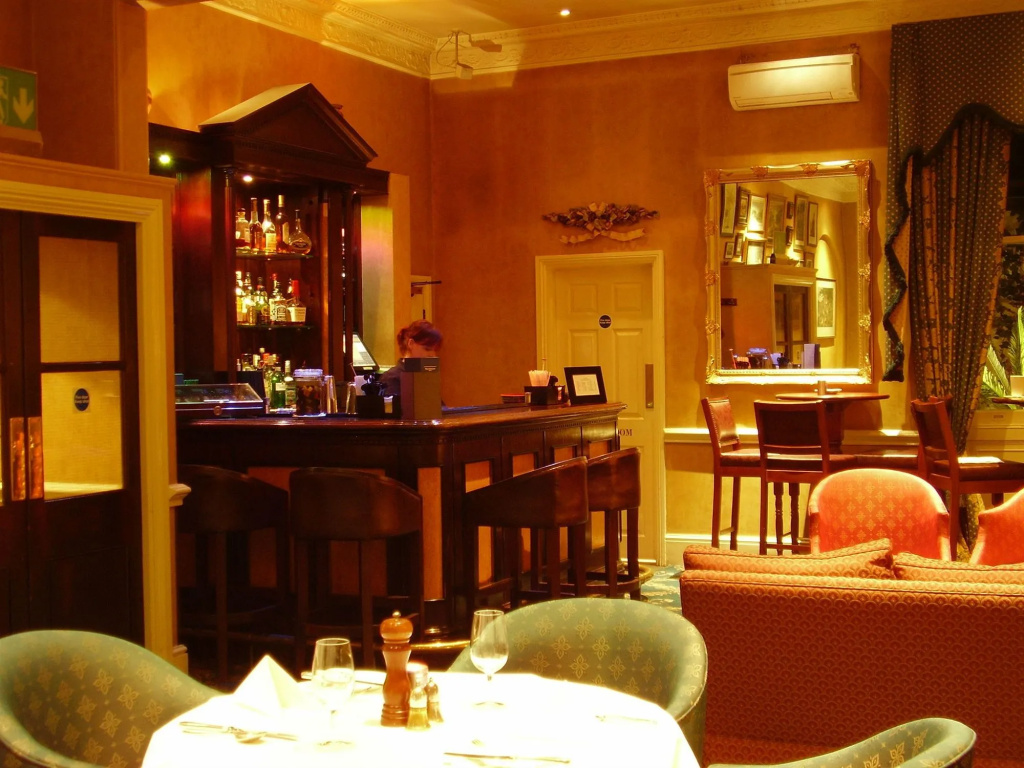 The Leonard Hotel