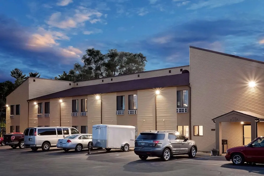 Super 8 Canton IL