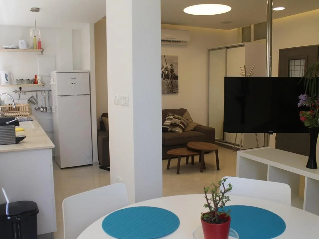 Beach and Park Apartment