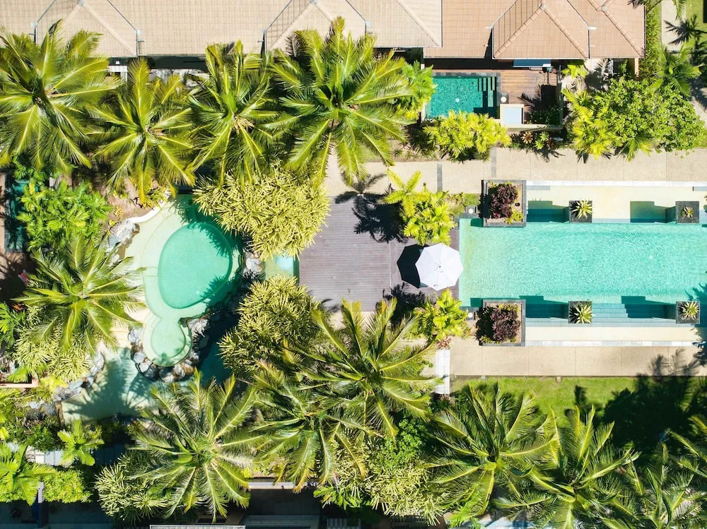 Cairns 2BR Palms Stay Top Floor Pool View