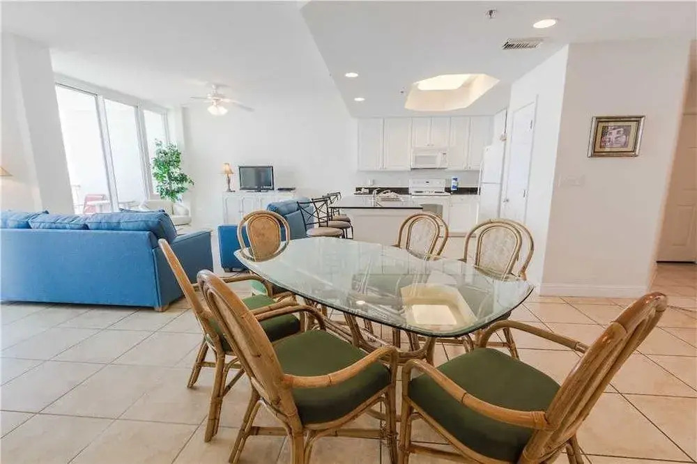 Lighthouse 304 - 3 Br condo by RedAwning