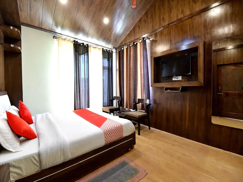 OYO 13348 Home Exotic 2BHK Naggar Road