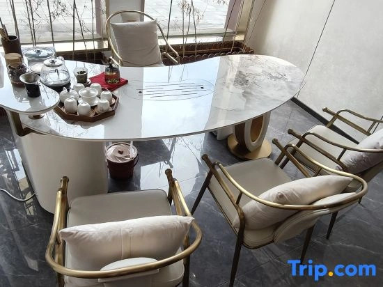 Renjoy Hotel (Changbaishan North Slope Visitor Center)